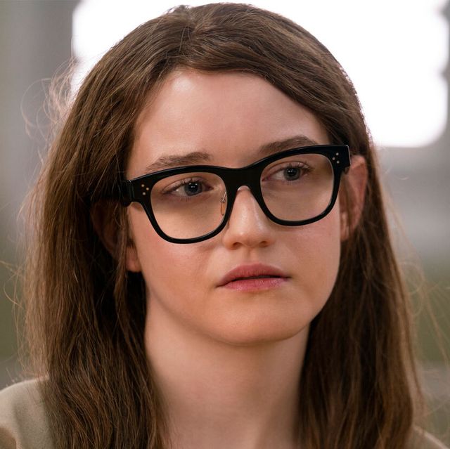 What Glasses Does Anna (Delvey) Character Wear in Inventing Anna?