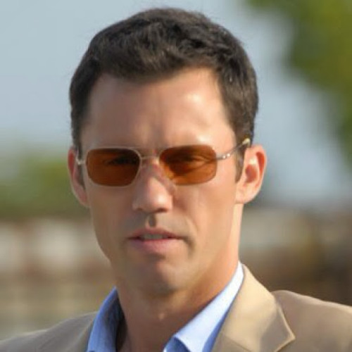 What Sunglasses Does Jeffrey Donovan (Michael Westen) Wear in Burn Notice?