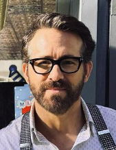 What Style of Glasses Does Ryan Reynolds Wear?