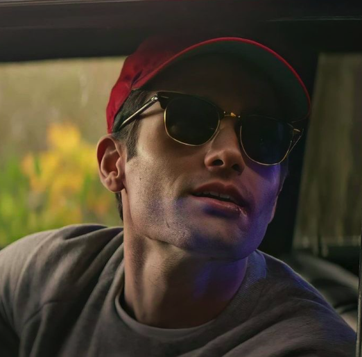 What Sunglasses Does Penn Badgley as Joe Goldberg Wear in YOU?